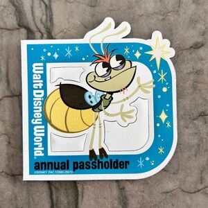 Walt Disney World Annual Passholder Ray Magnet - Blue & Yellow